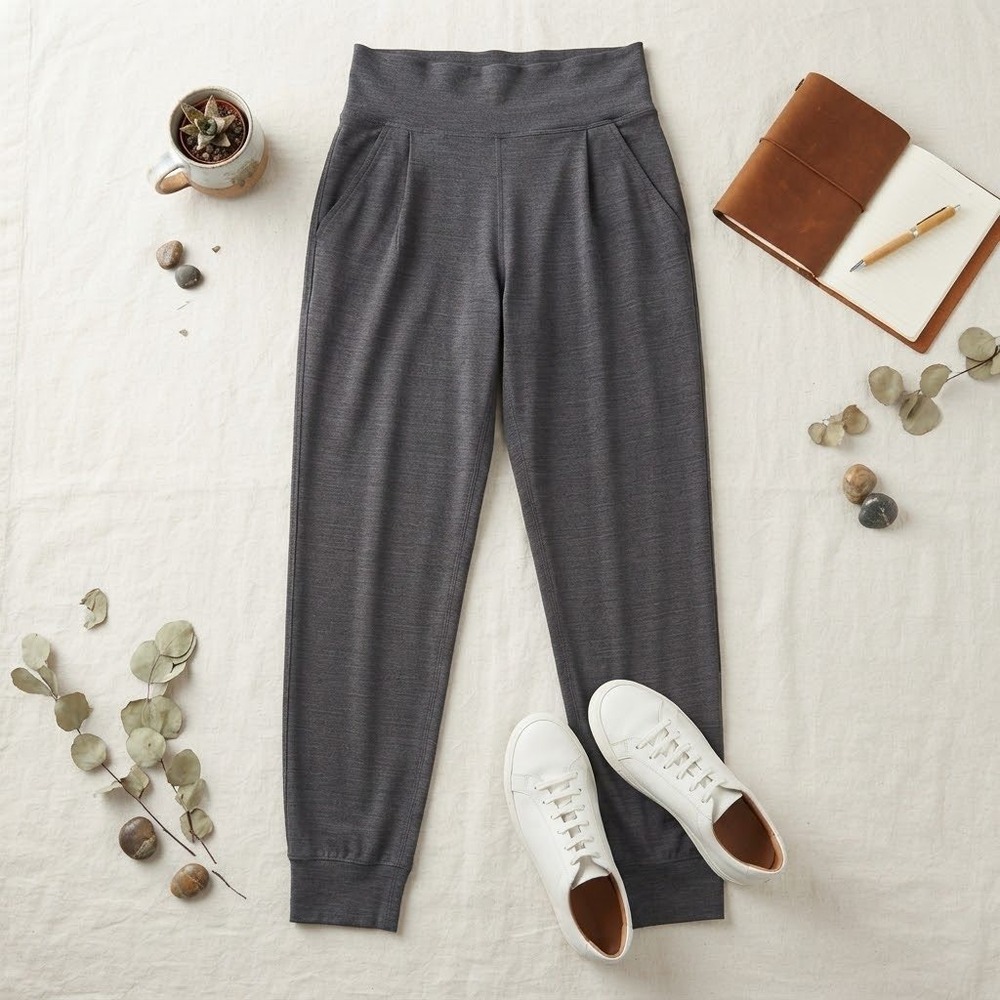 Vuori Womens High Rise Joggers Charcoal Heather Grey Performance Pants Pockets